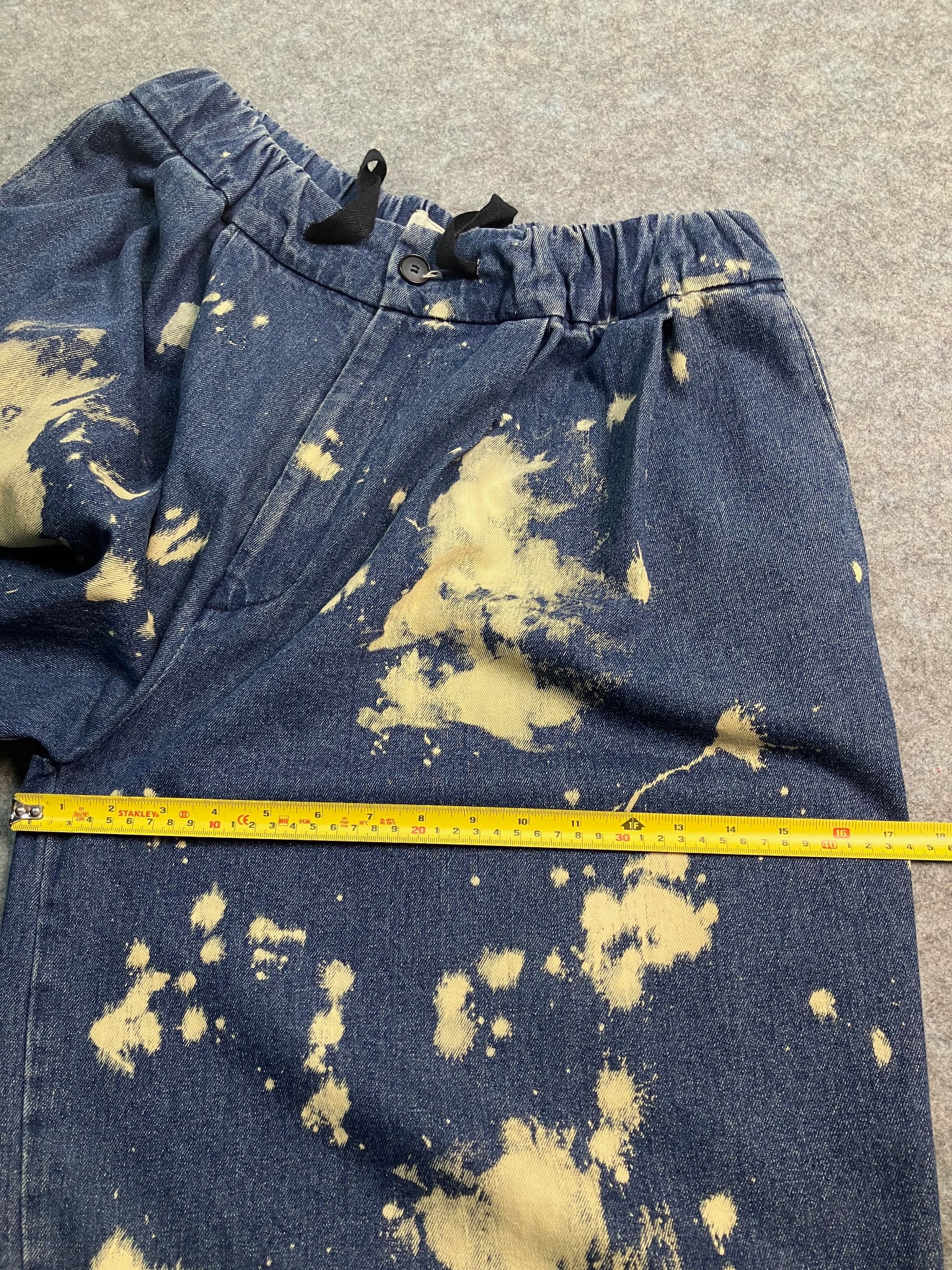 blue paint-stain balloon jeans
