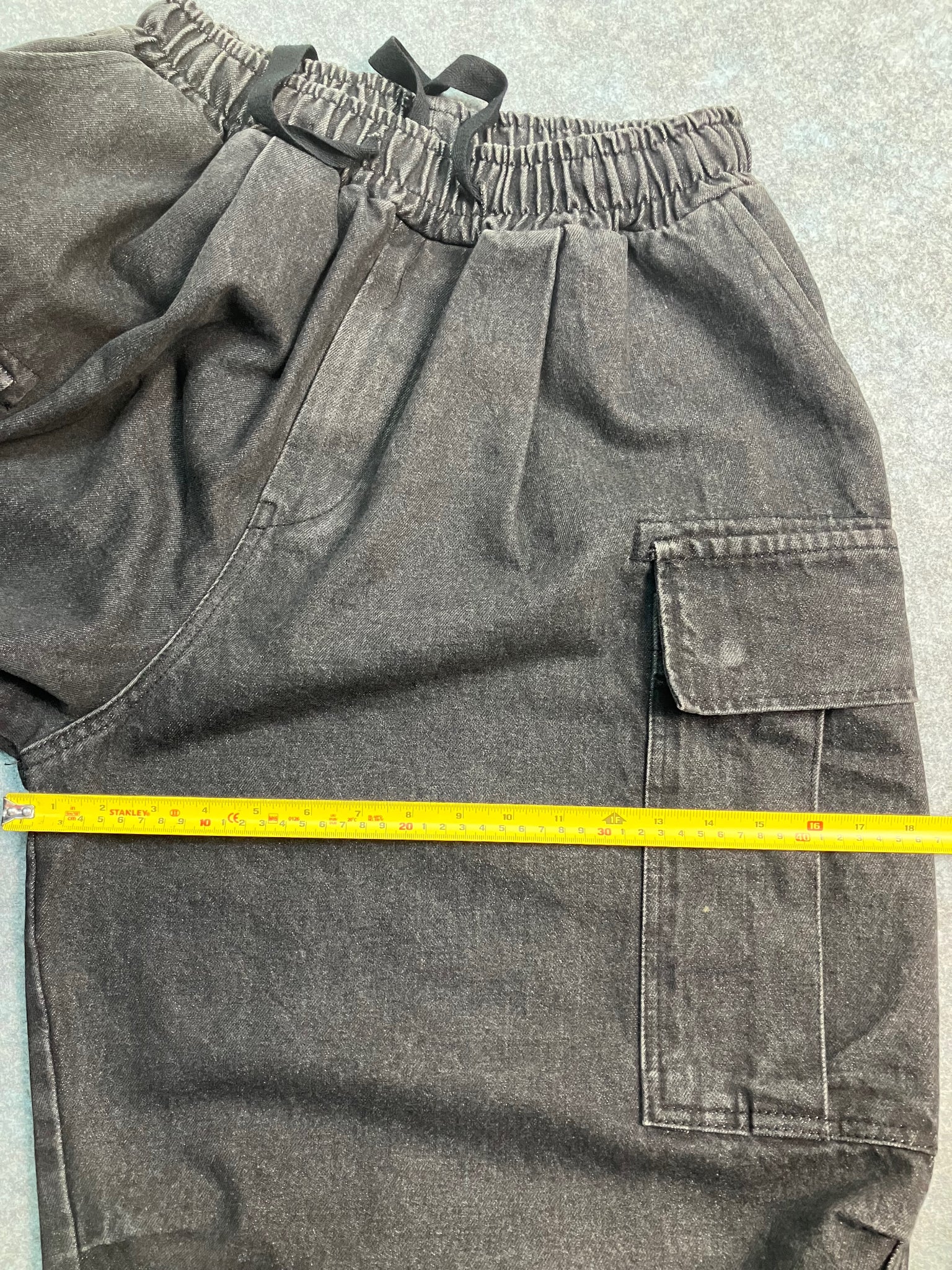 black cargo balloon jeans