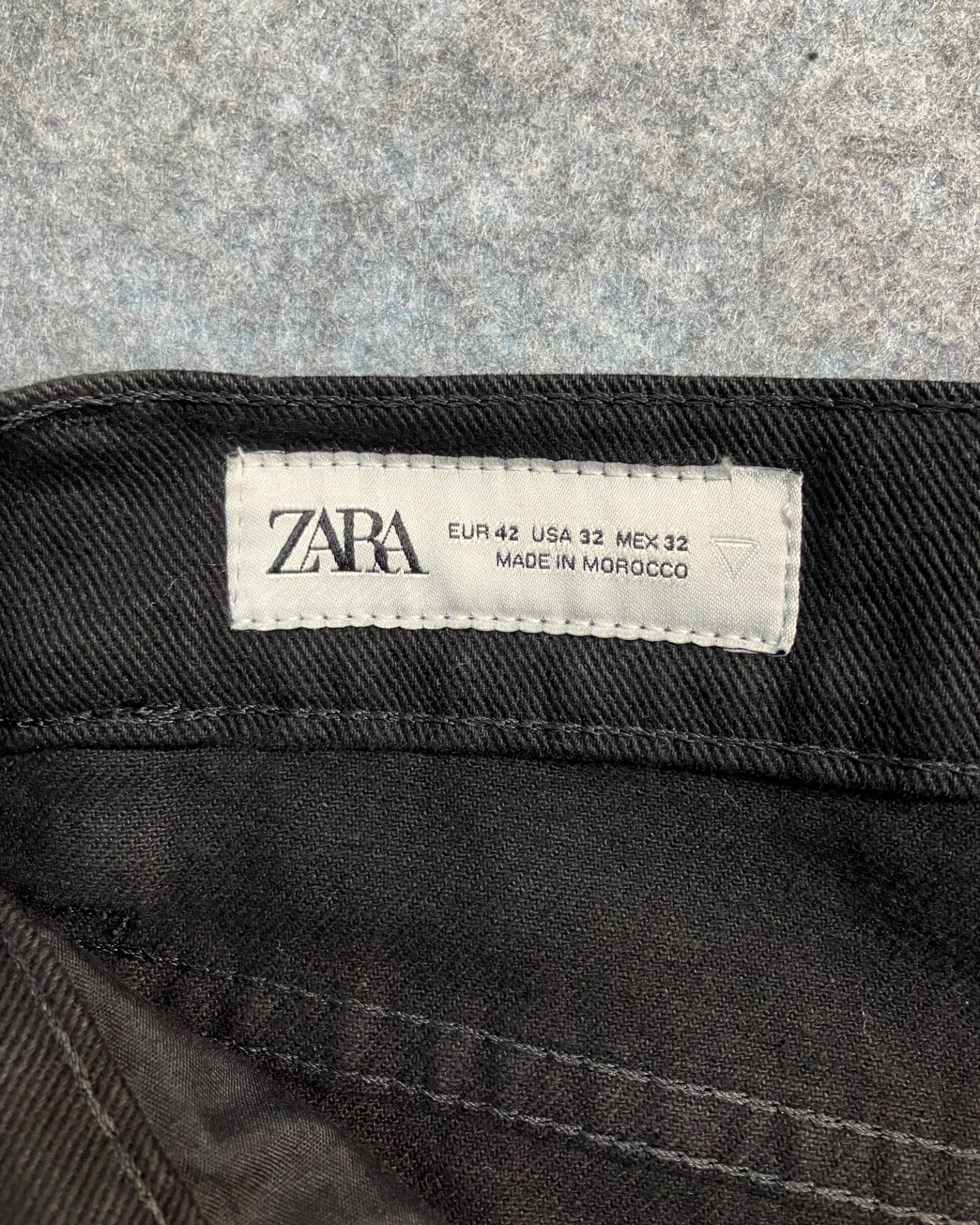 black medium balloon jeans