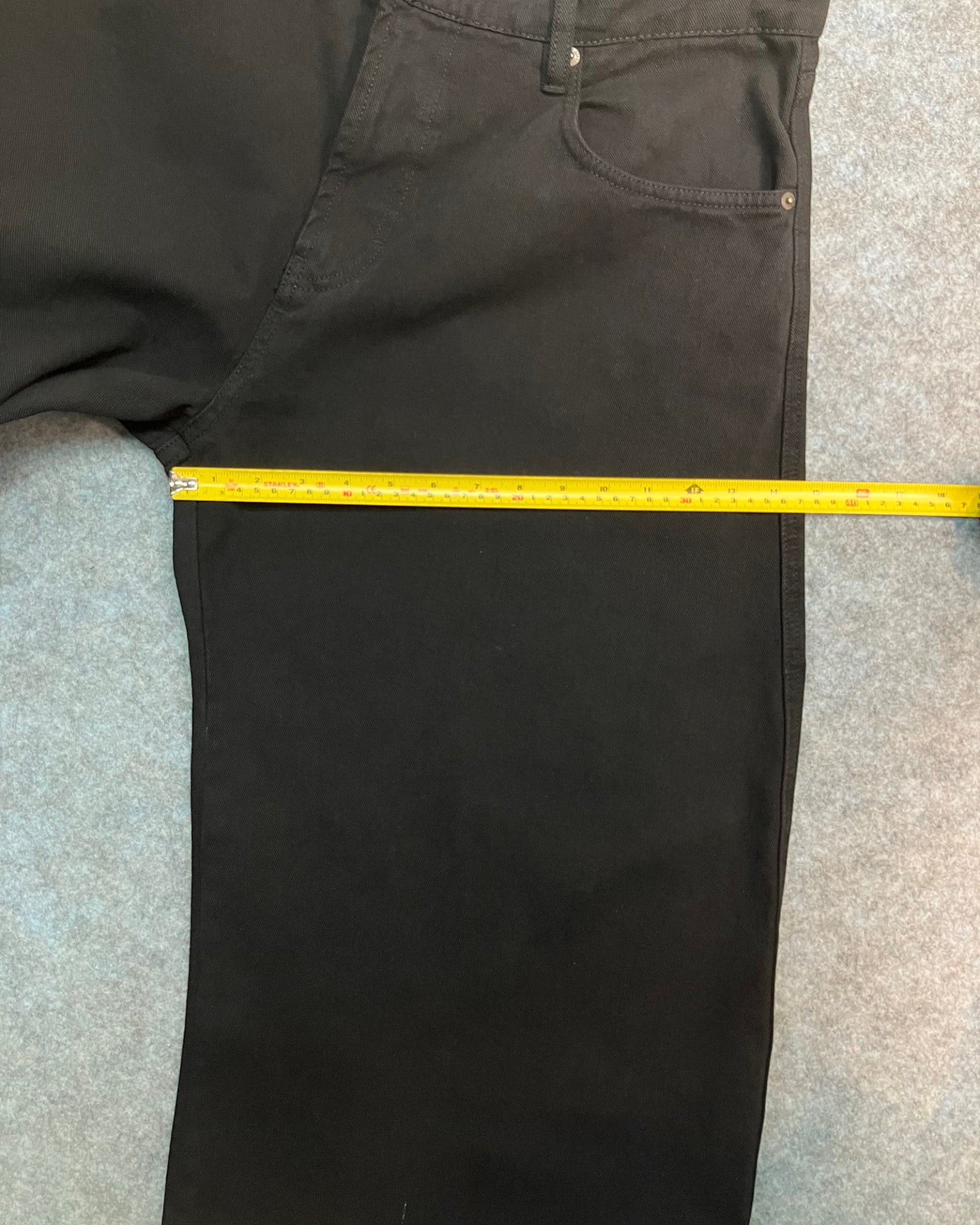 black medium balloon jeans