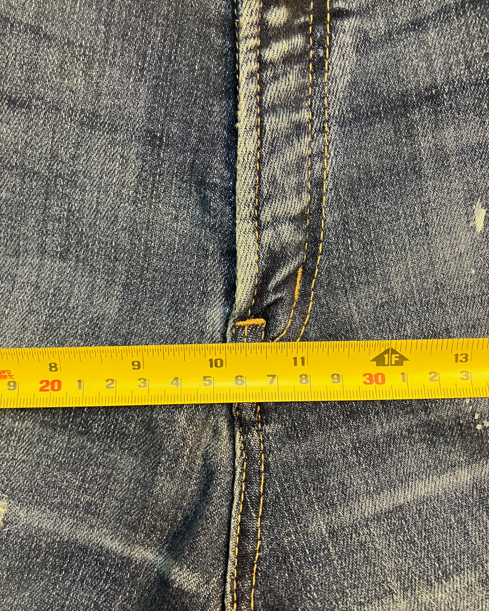 blue distressed skinny jeans