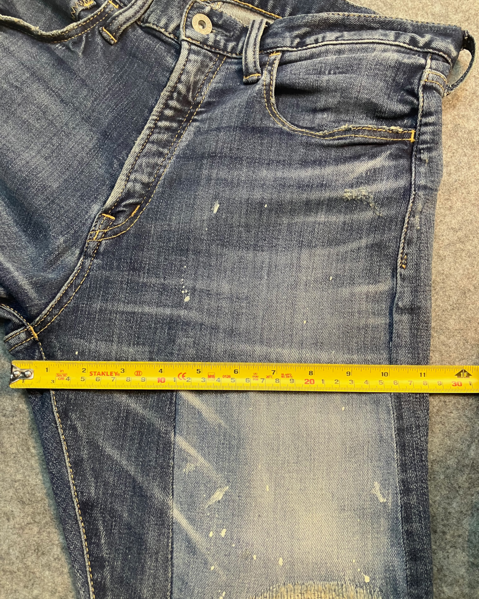 blue distressed skinny jeans