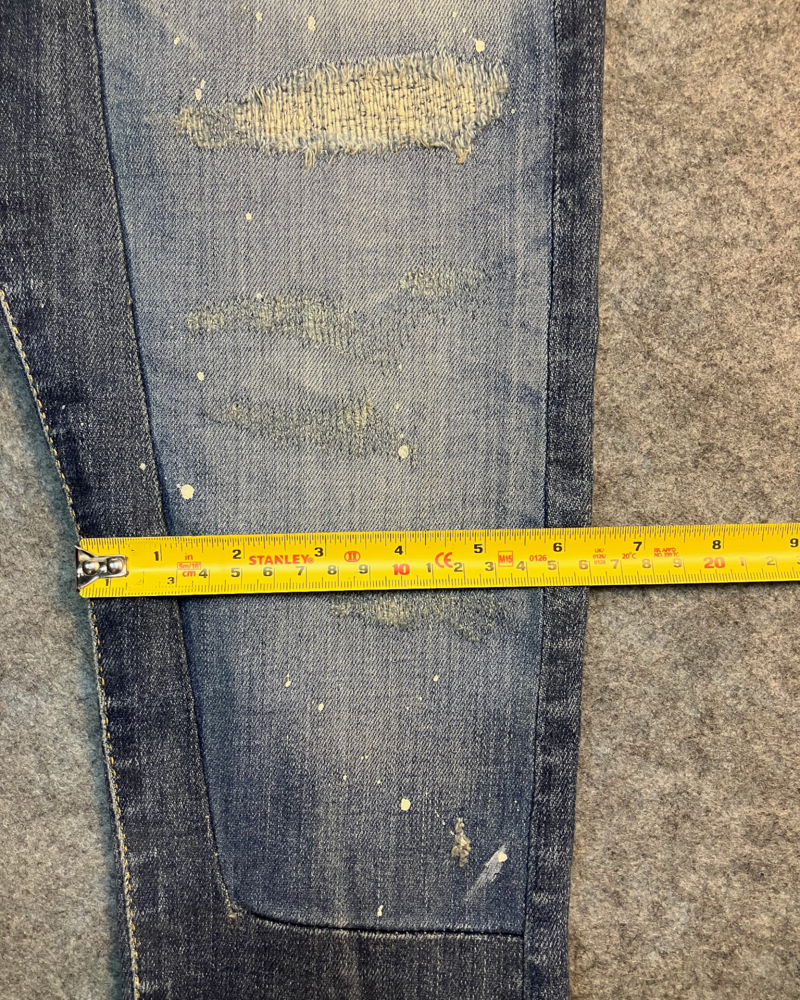 blue distressed skinny jeans