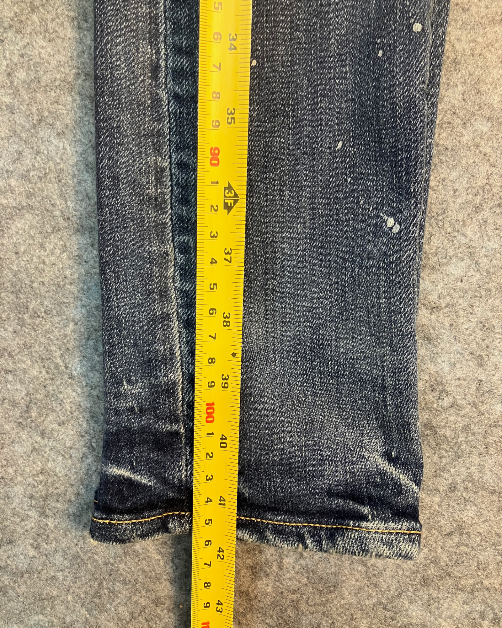 blue distressed skinny jeans